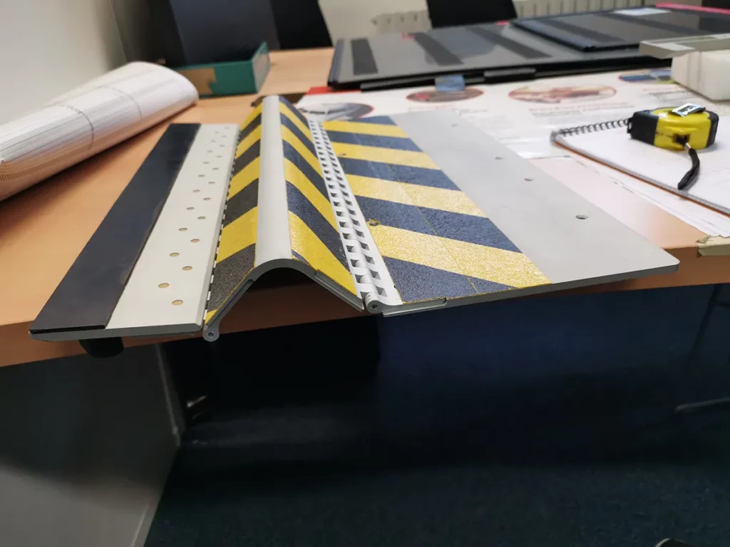 Plancher poste avion spécifique