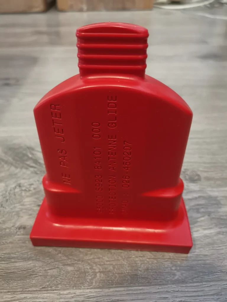 Protection antenne moulé