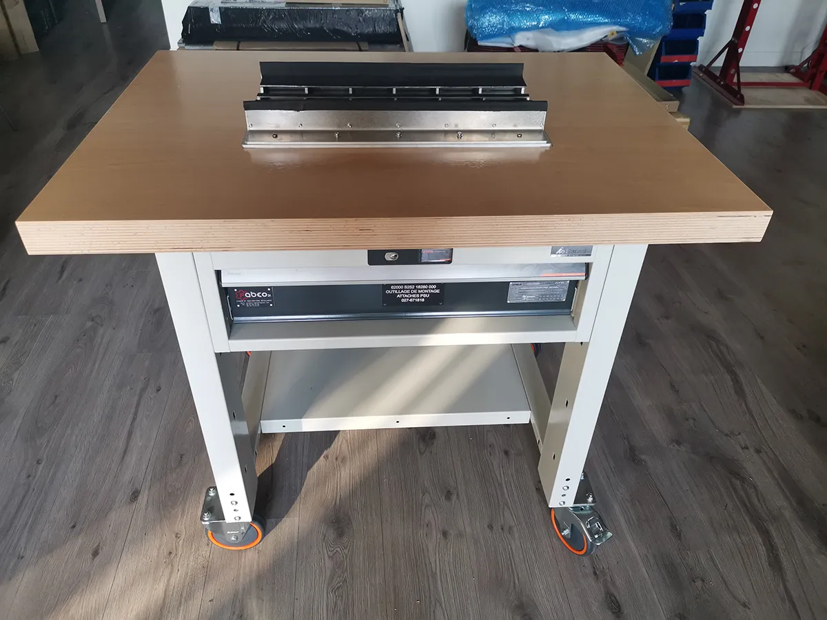 Table de travail spécifique